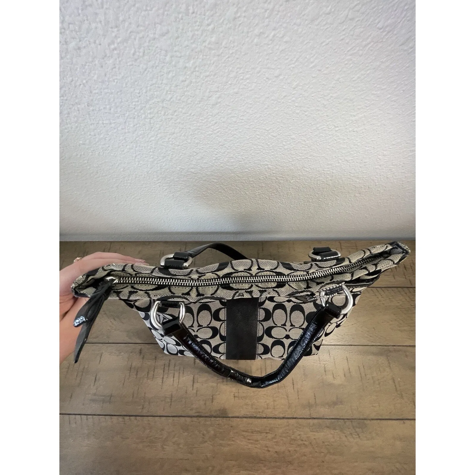 COACH Vintage Black Signature Stripe‎ Canvas Tote F28504 Leather Strap - Image 10