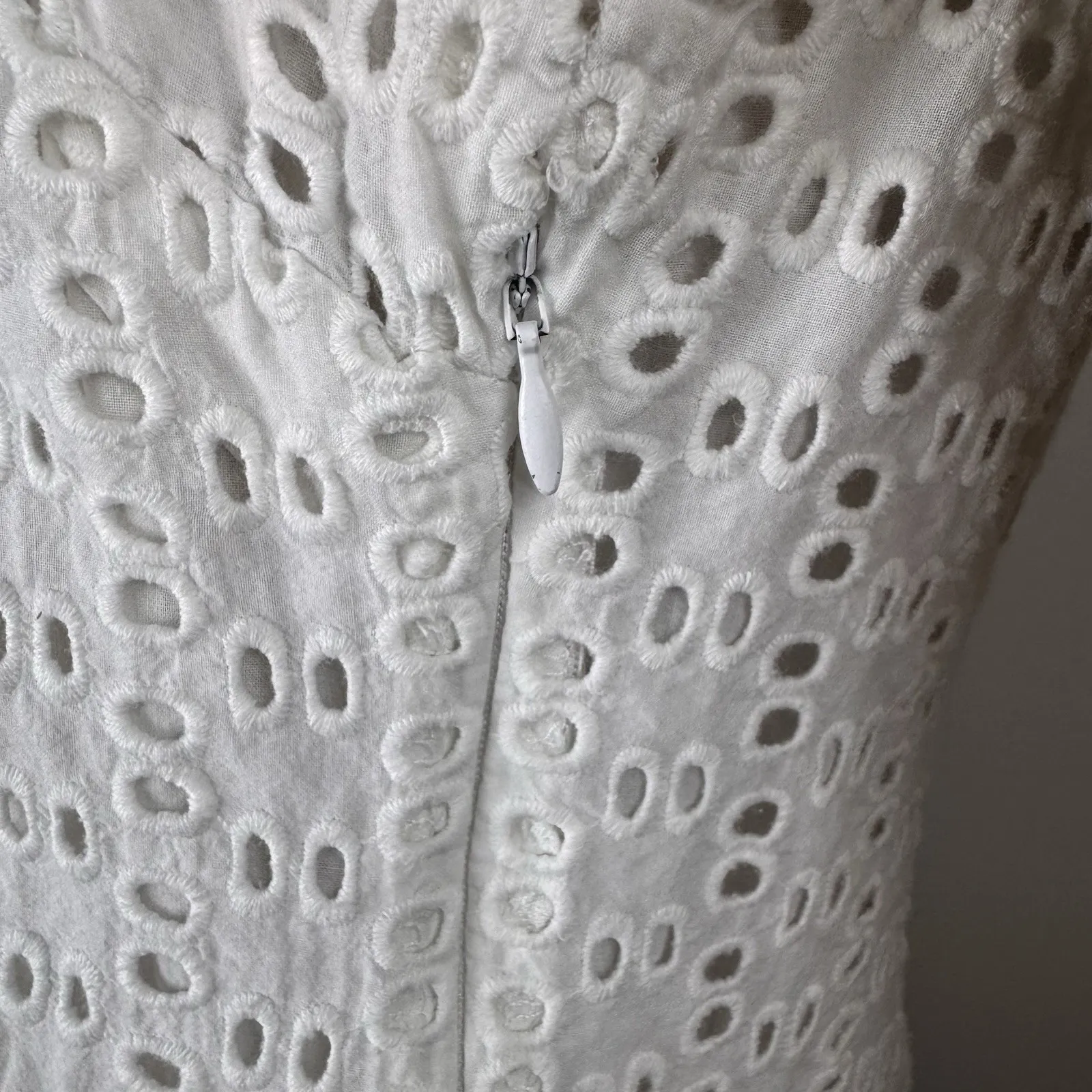 Cynthia Rowley Dress Womens 10 White Eyelet Sleeveless Shift V-Neck Lined Cotton - Image 8