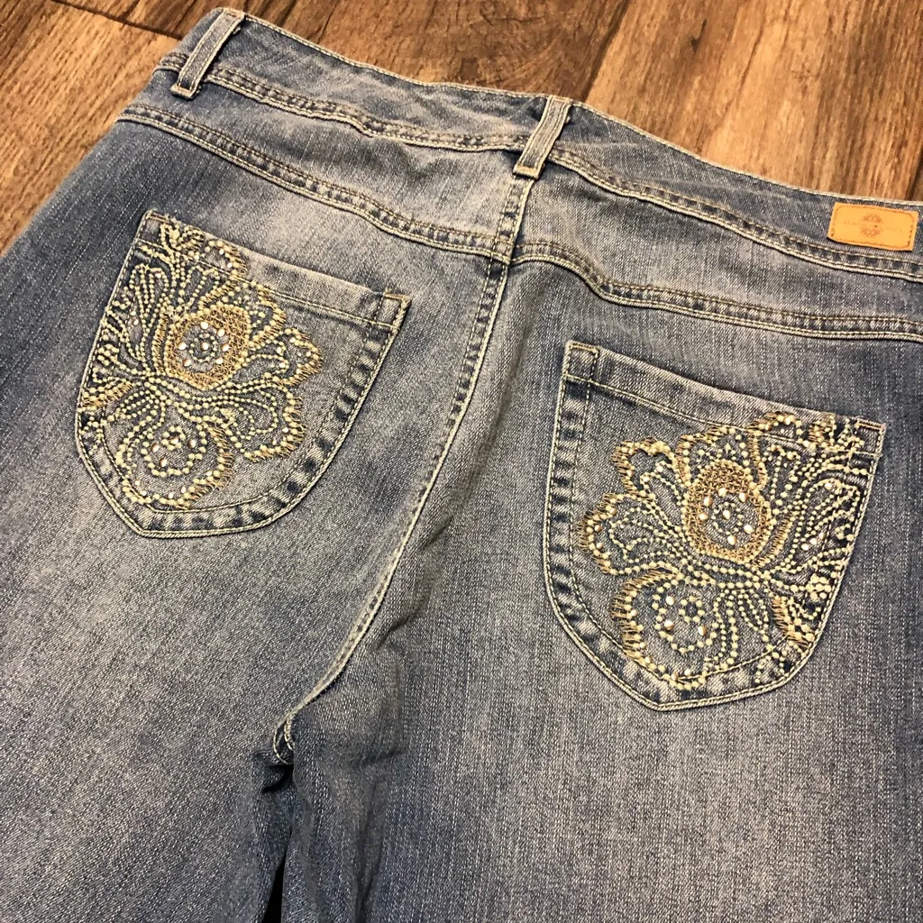 Bandolino Medium Wash Bootcut Jeans | Embellished Back Pockets | 32x32 - Image 4