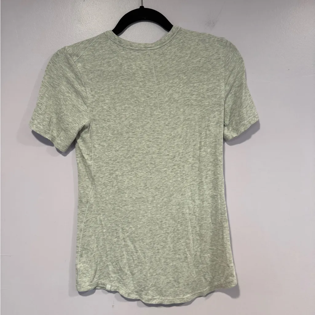 Grey ribbed lululemon short sleeve shirt - Image 4