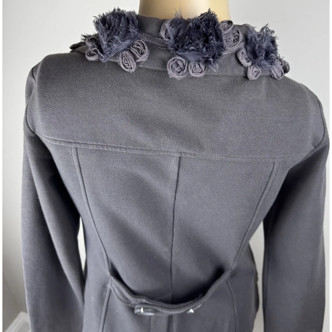 Nick & Mo Women's Sz S Buttoned Jacket Blazer Gray Flowered Appliqué Collar - Image 7