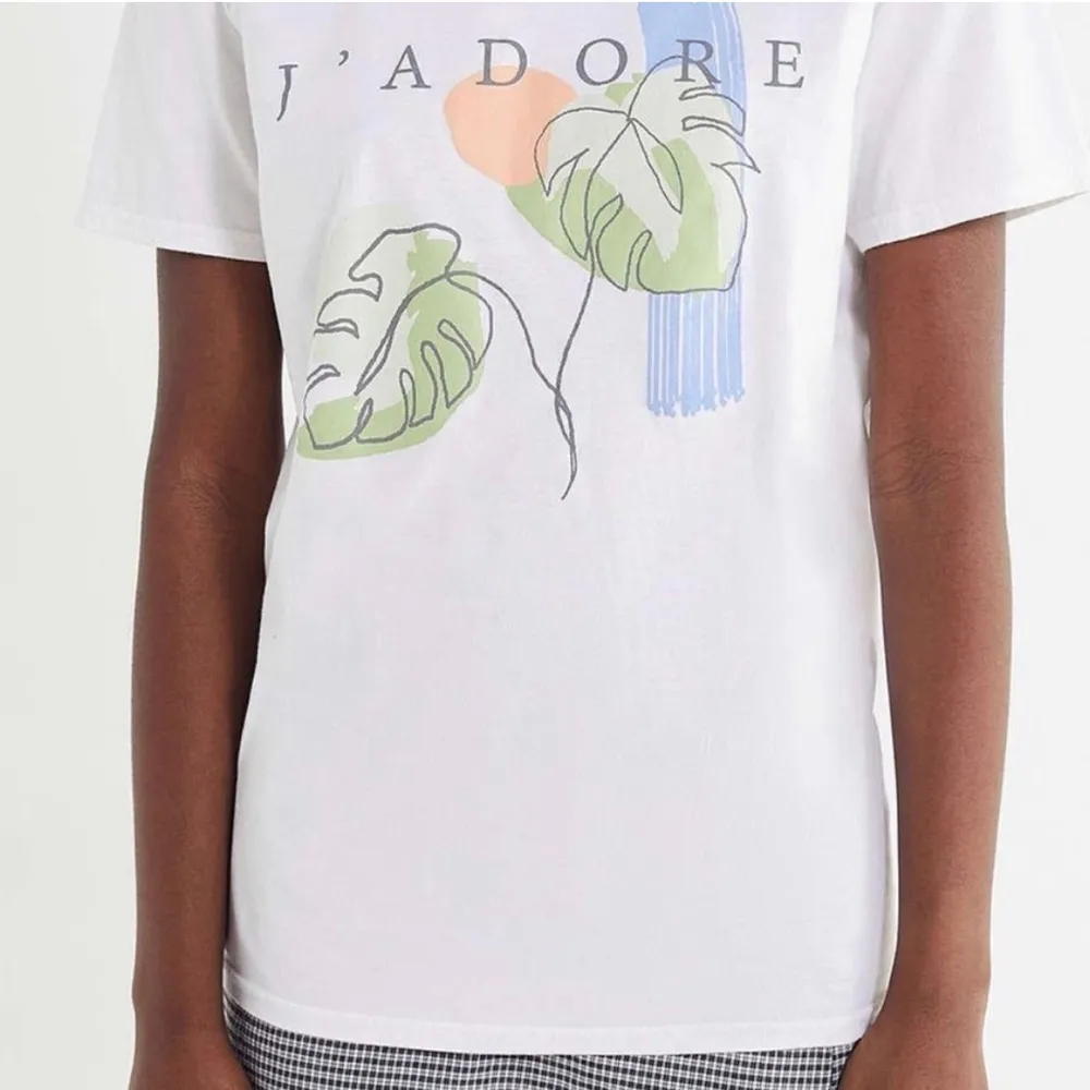J'adore Art Crew-neck Tee - Image 2