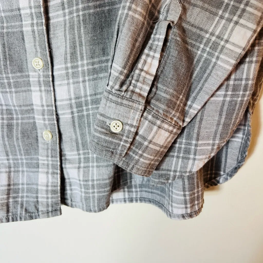 Old Navy Gray Plaid Flannel Button Down Shirt EUC - Image 4