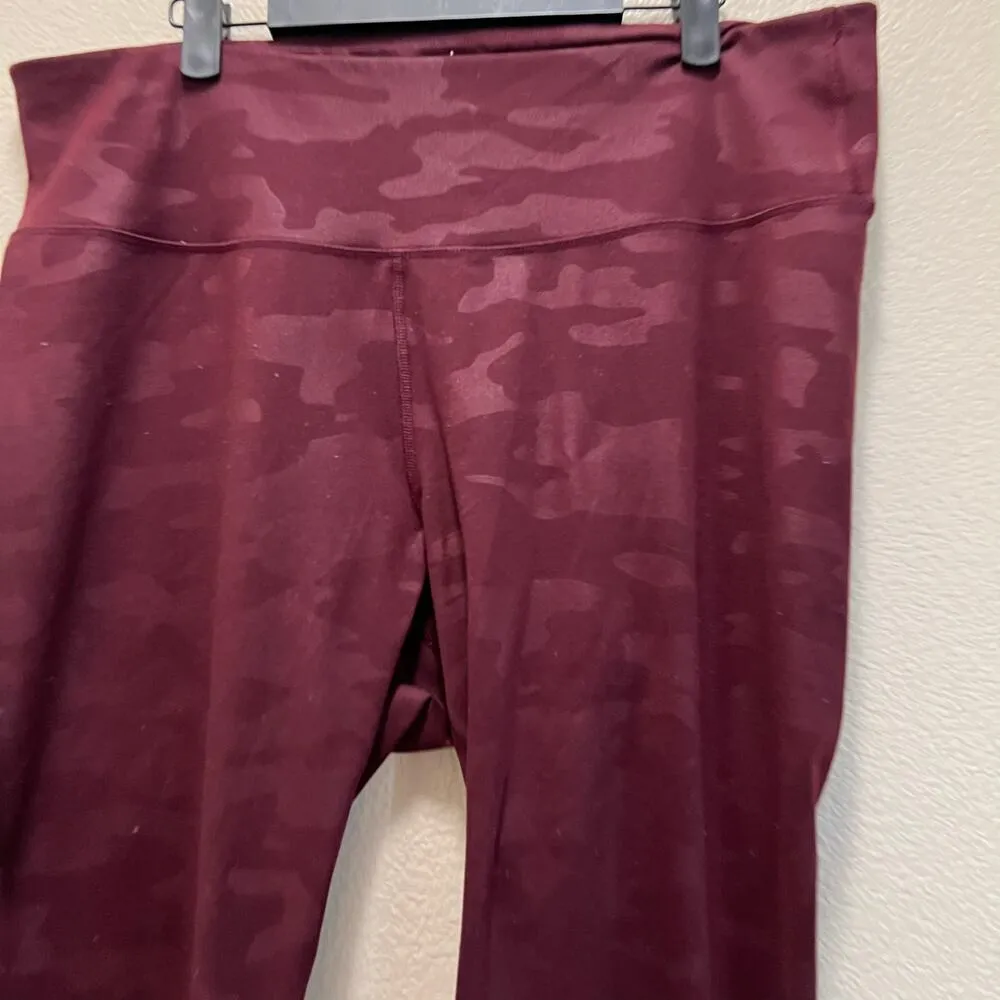 Old Navy Active Elevate Legging Go-Dry Maroon Camouflage Activewear Sz M - Image 4