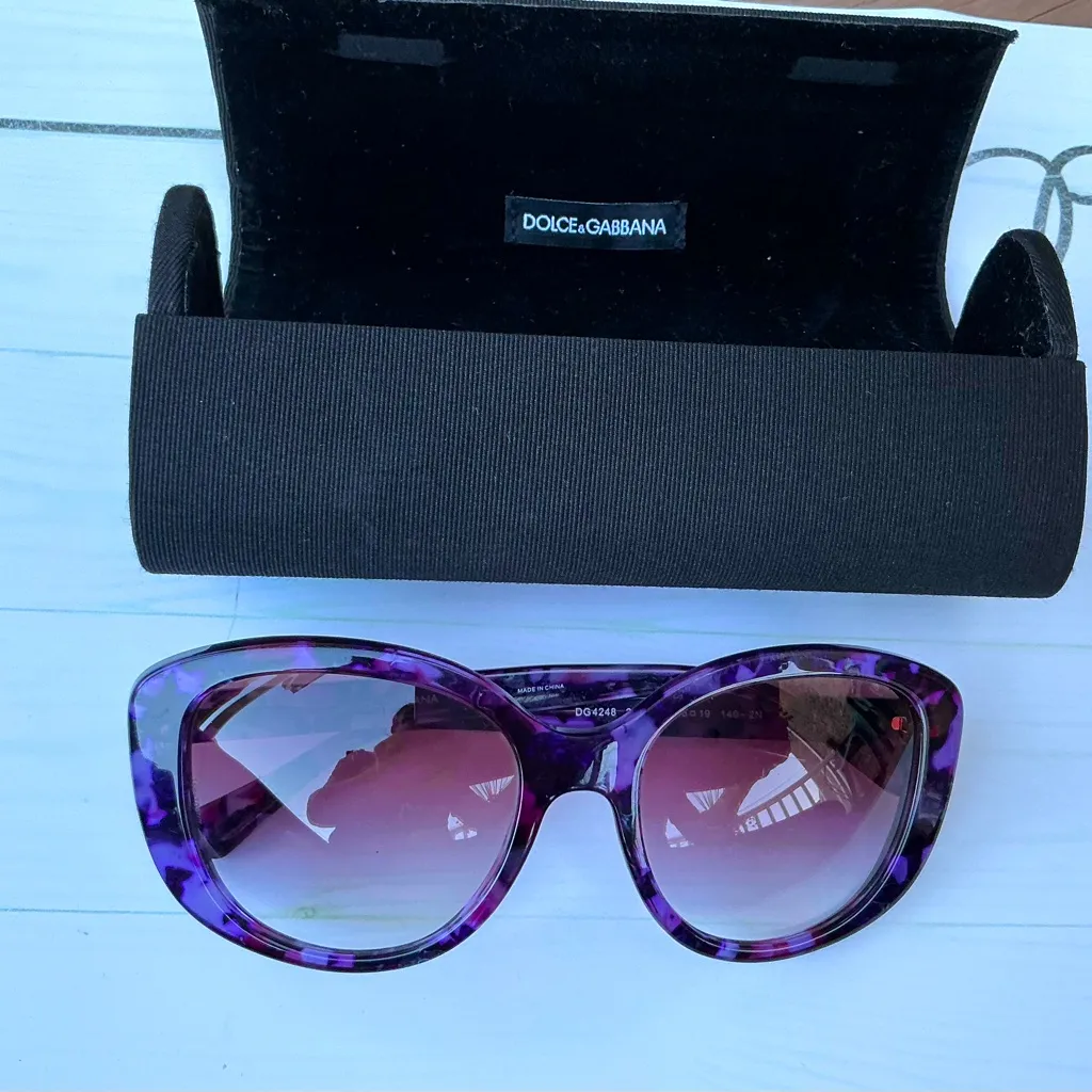 Beautiful DOLCE & GABBANA sunglasses 💗💗 - Image 2