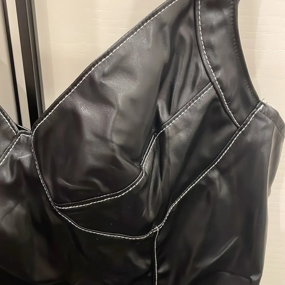 NWOT Bear dance contrast trim bust detail faux leather dress large l - Image 2