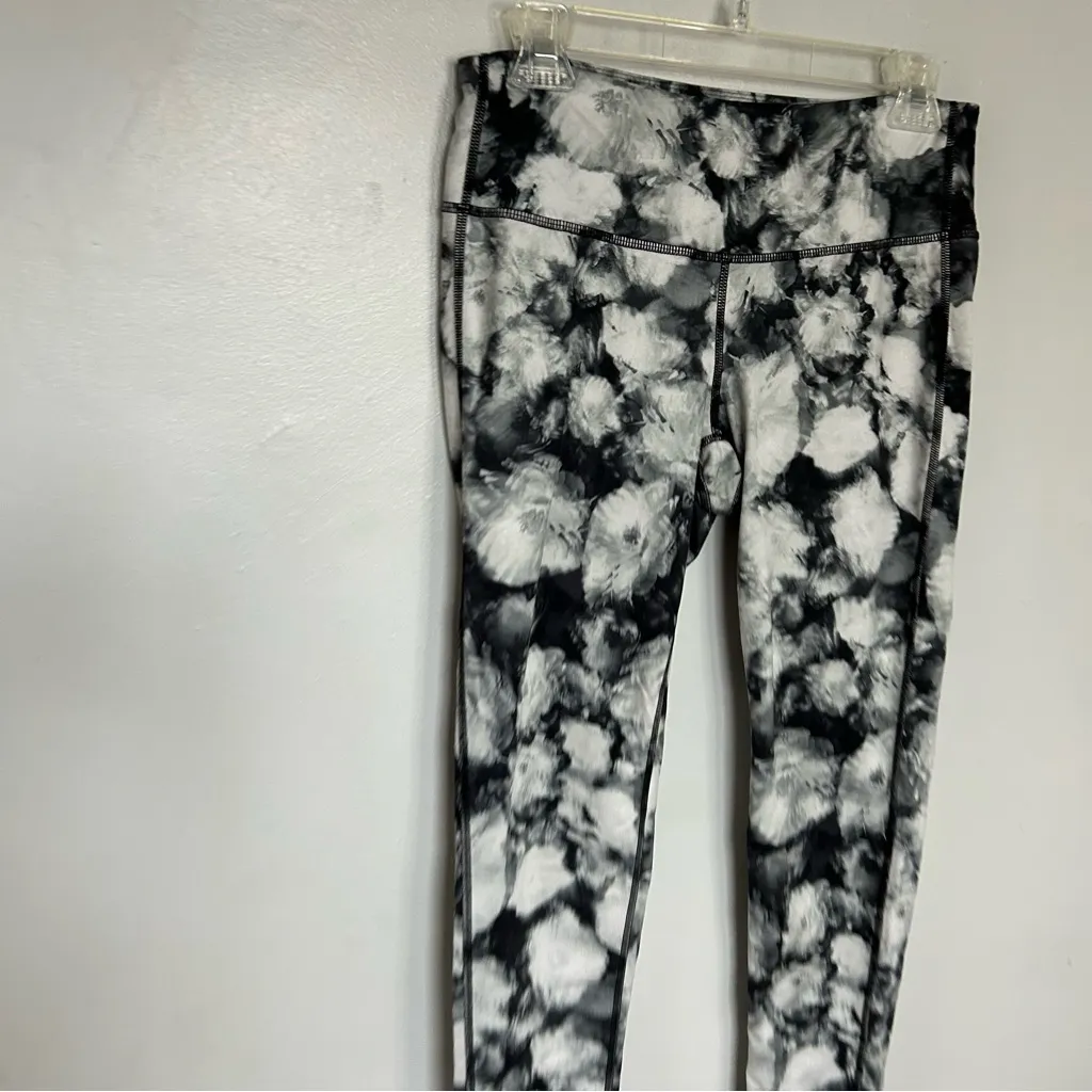 Athleta Black and White Tie-Dye Capris - Image 3