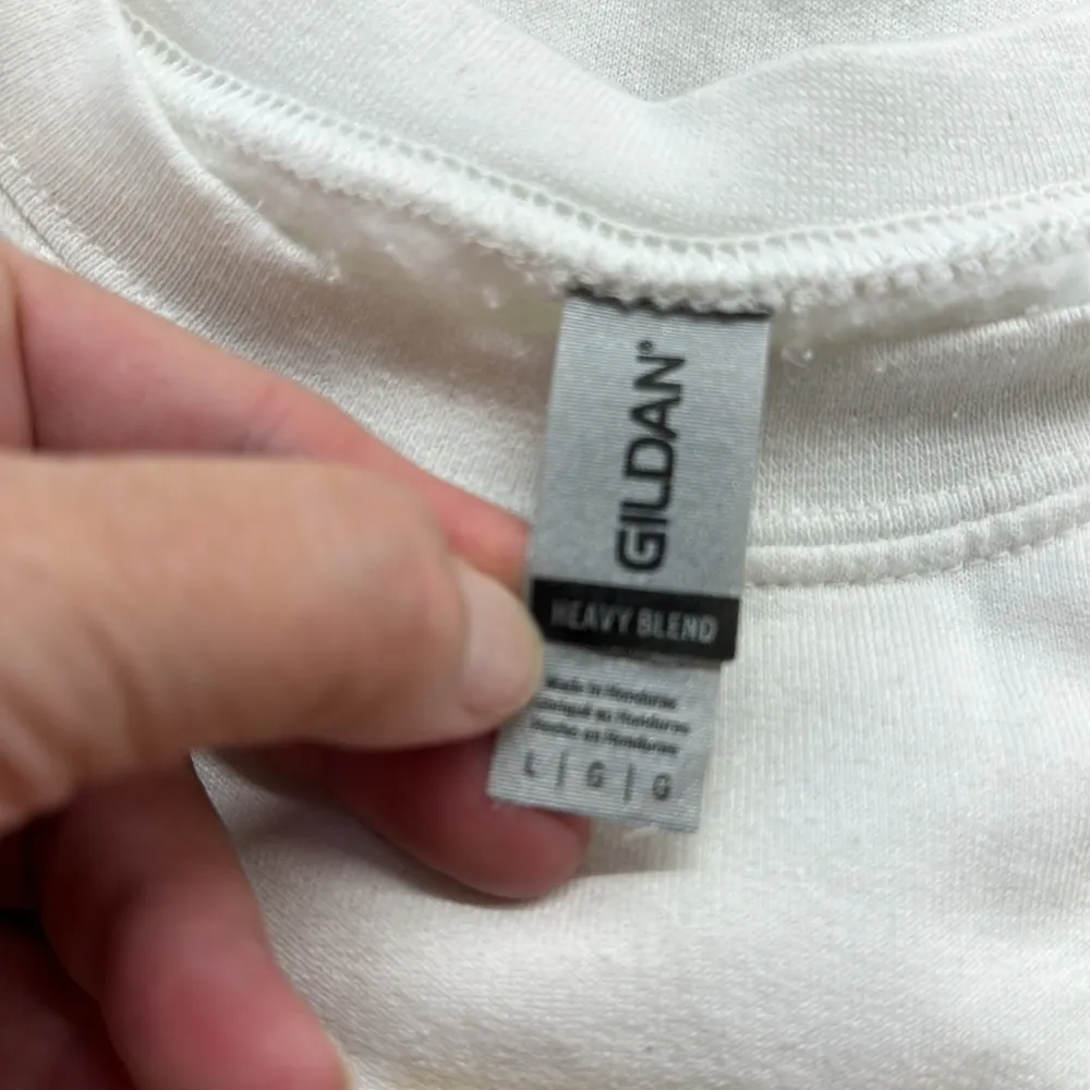 Gildan White I’m Here For Taylor Chiefs 87 with Taylor Swift Patches Sweatshirt - Image 11