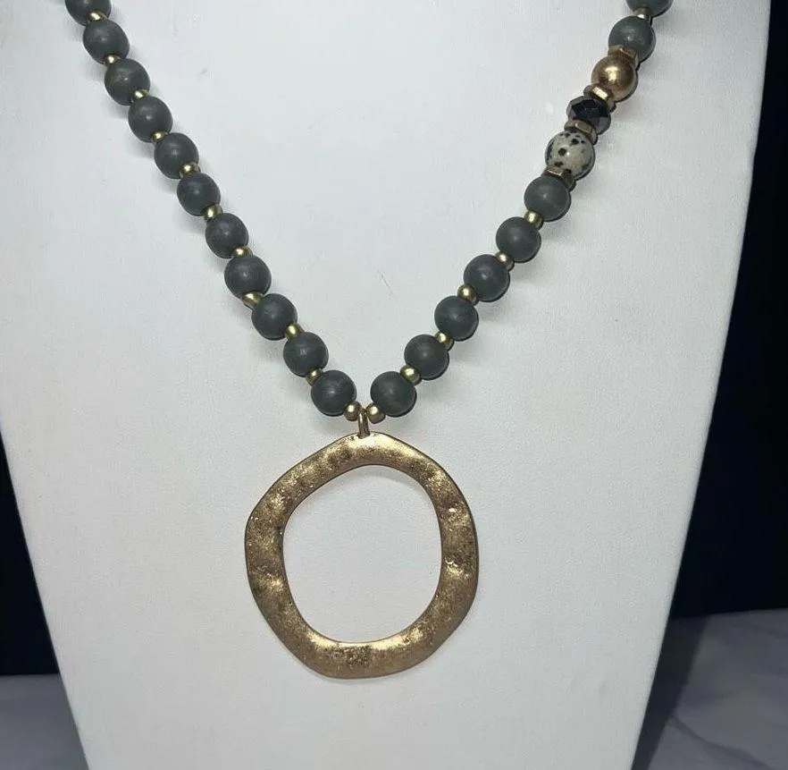 Vintage Wooden Bead And Gold Tone Pendant Necklace - Image 2