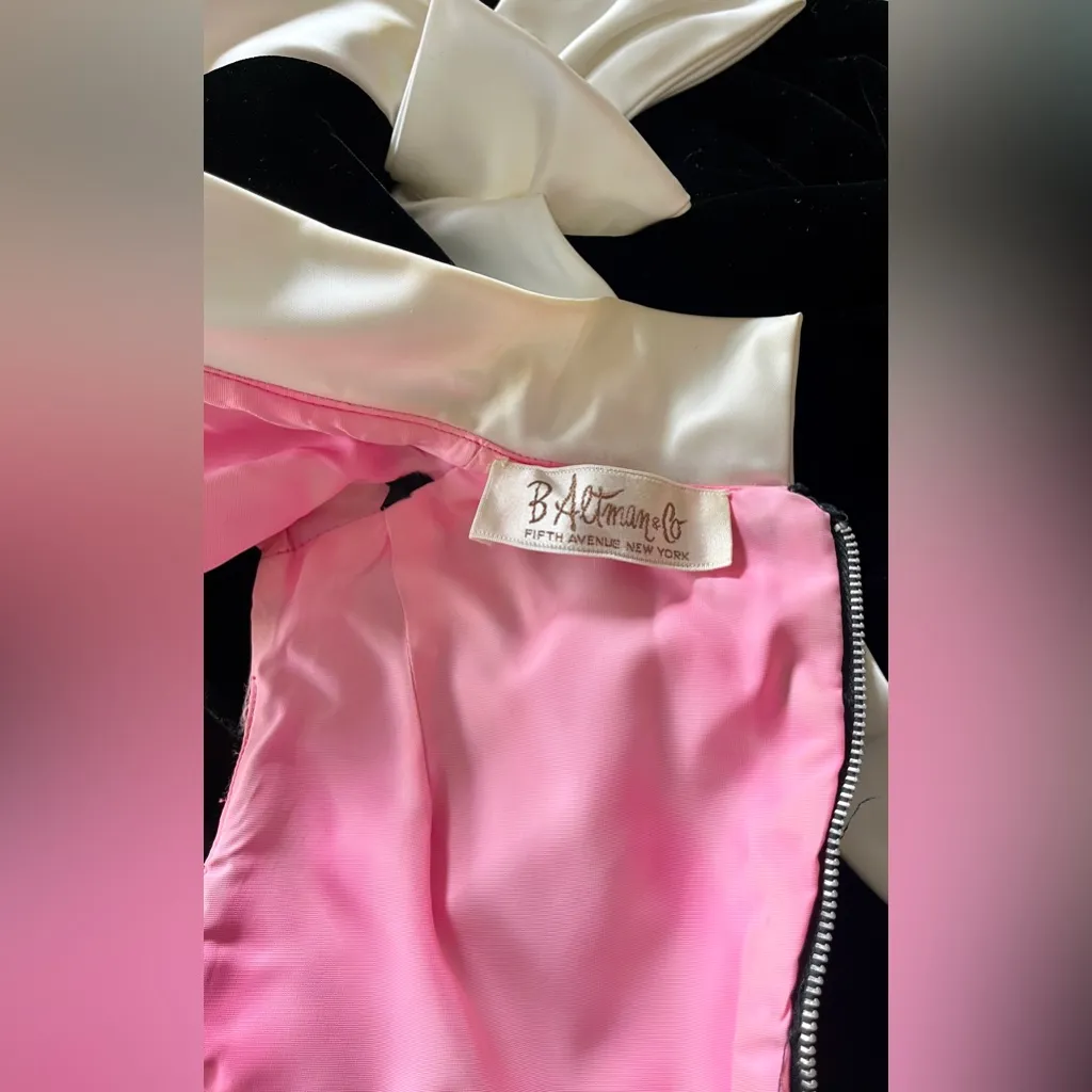 Vintage B. Altman Black Velvet, Ivory Satin w/ Crystals Bow Jumpsuit, Size 12 - Image 4