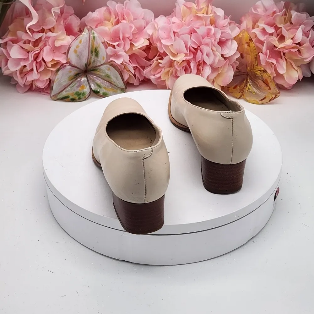 Vintage Amalfi Cream Low Heel Slip On Dress Shoes Size 7.5B - Image 4