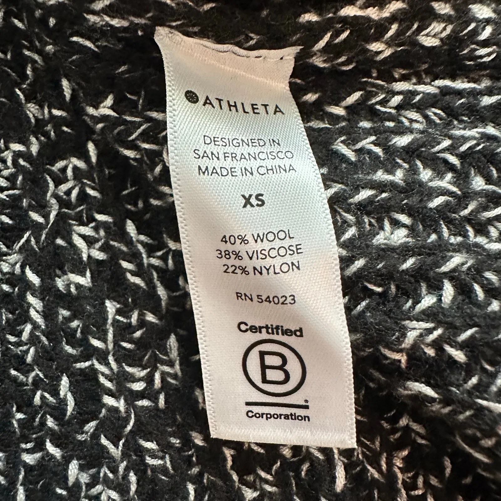 Athleta Sierra black & white knit long sleeve crewneck sweater size XS - Image 9