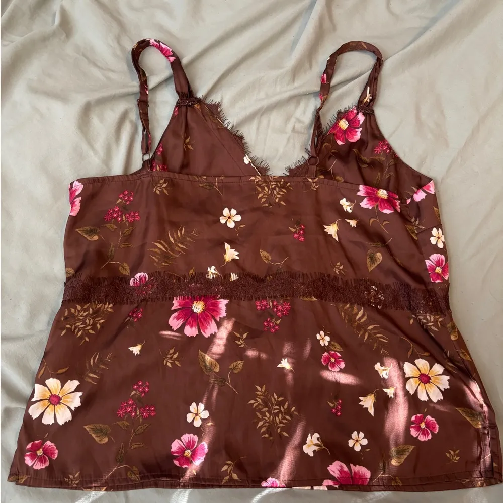 Old navy top BNWT - Image 4