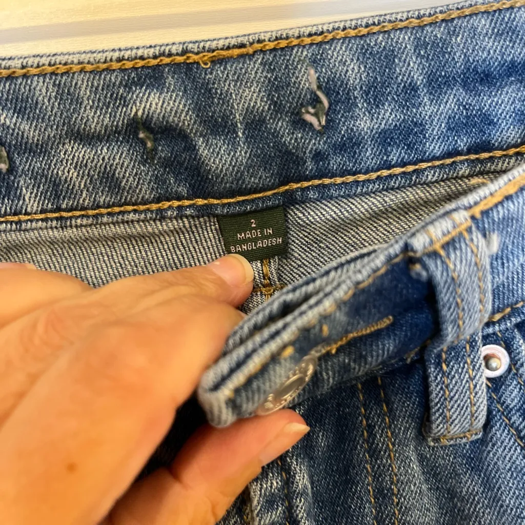 Wild Fable Casual Blue Boyfriend Jeans Distressed Preppy Size 2 short - Image 4