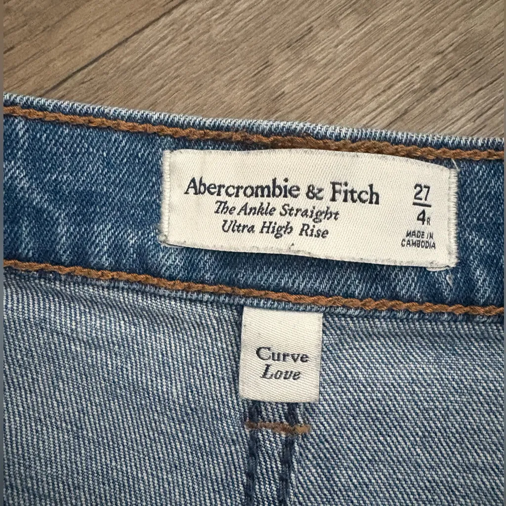 Abercrombie and Fitch The Ankle Straight Ultra High Rise Distressed Curve Love - Image 4