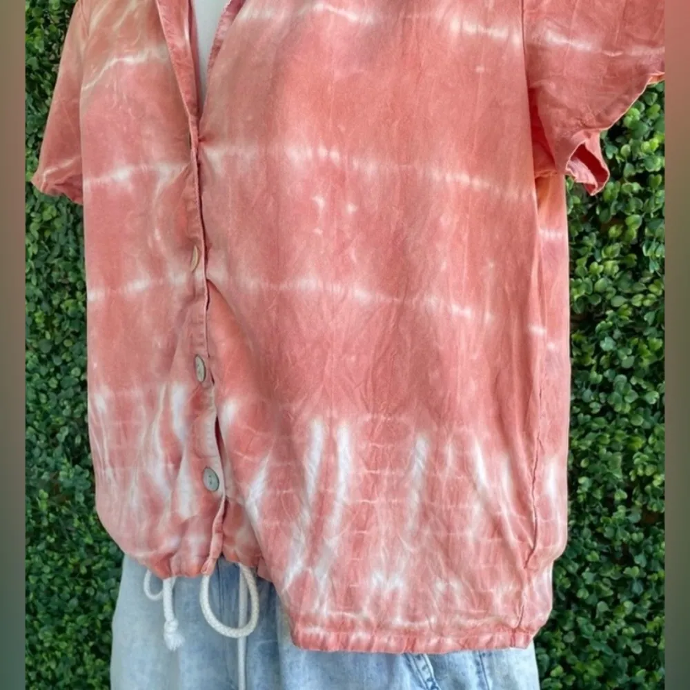 Cloth & Stone x Anthropologie - Coral/Tie-Dye - Short Sleeve Tencel Top- Buttons - Image 5