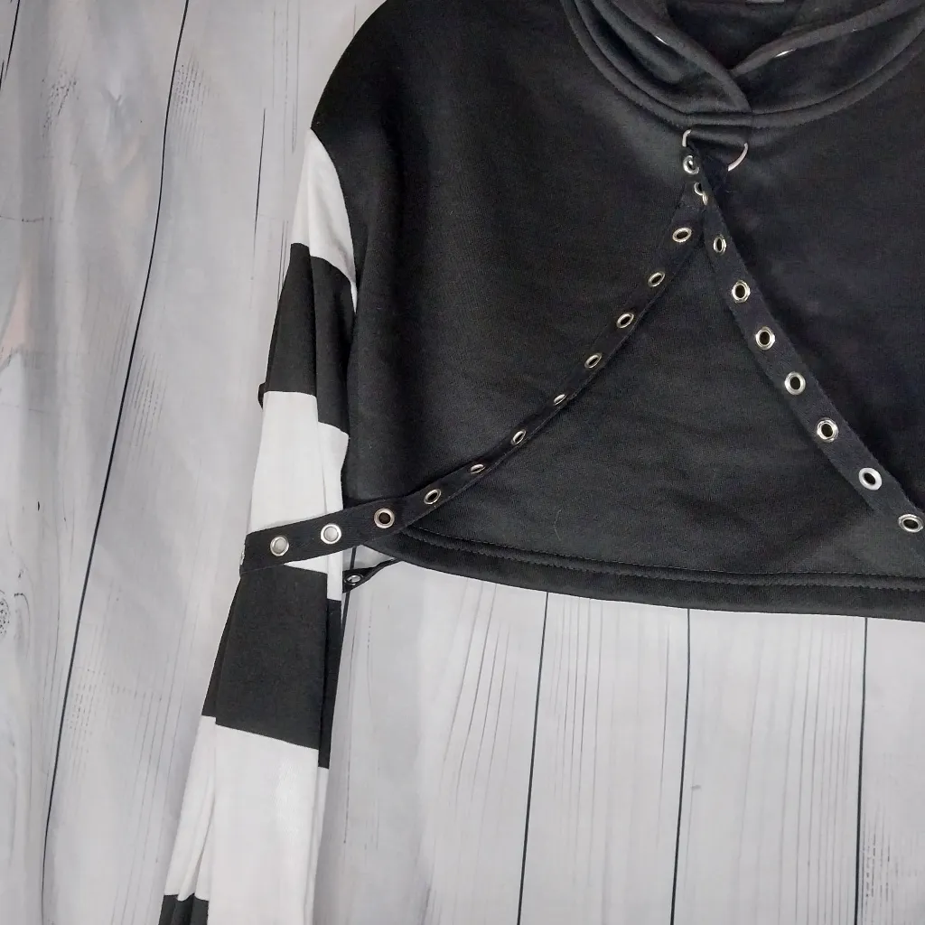 Romwe Colorblock Grommet Eyelet Ultra Crop Emo Goth Hoodie - Image 4