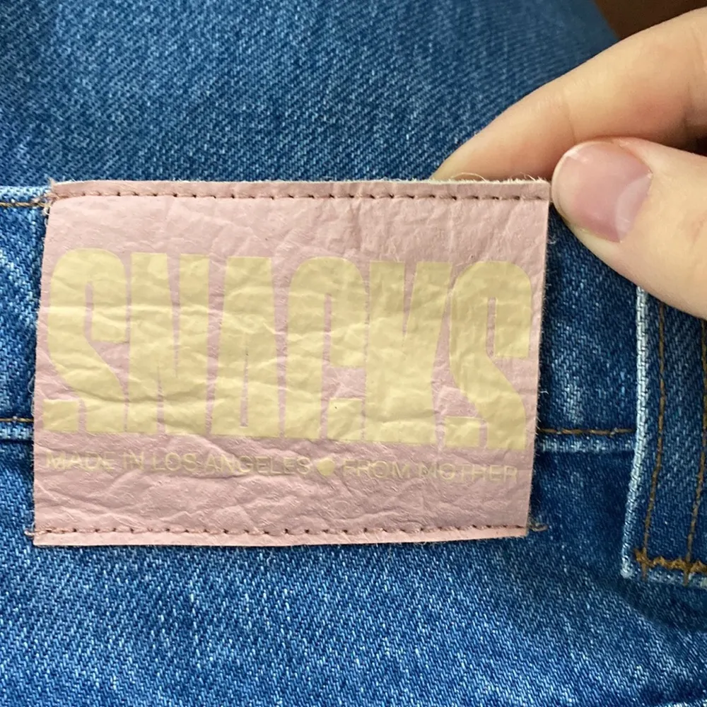 Mother SNACKS! High Waisted Twizzy Skimp tapered straight leg jeans size 26 - Image 12