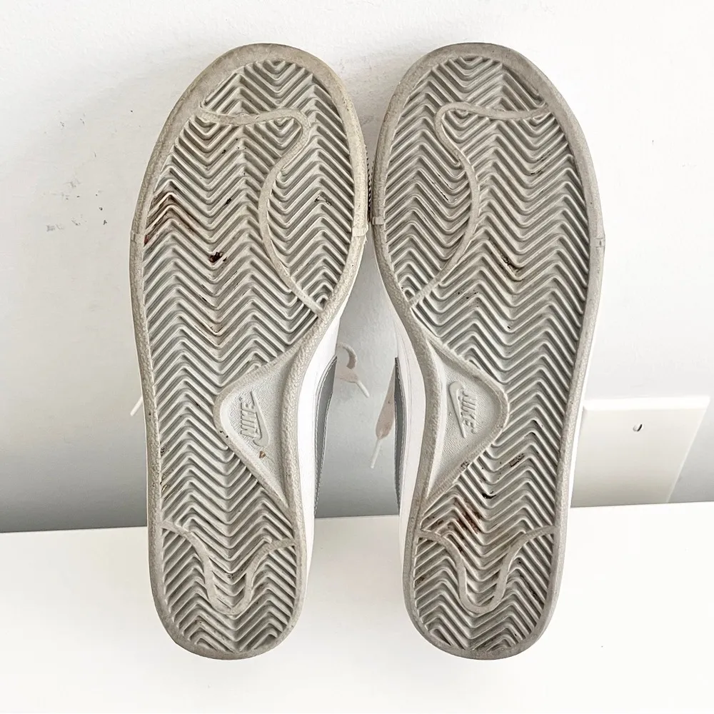 Nike White 454256 ‘Court Majestic’ Silver Sneakers, Size 8 - Image 6