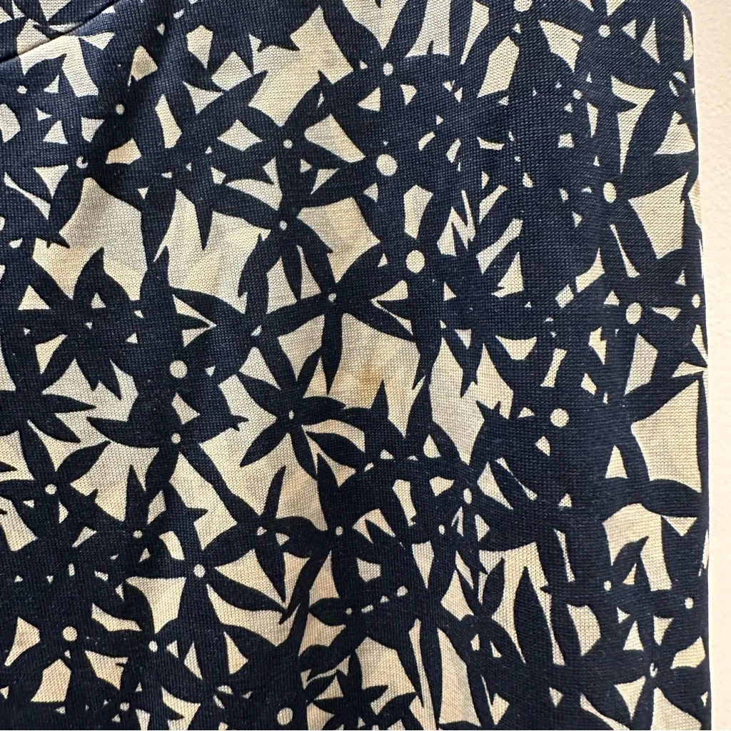 Diane Von Furstenberg Navy and Cream Geometric Silk Pencil Skirt Size: 8 - Image 8