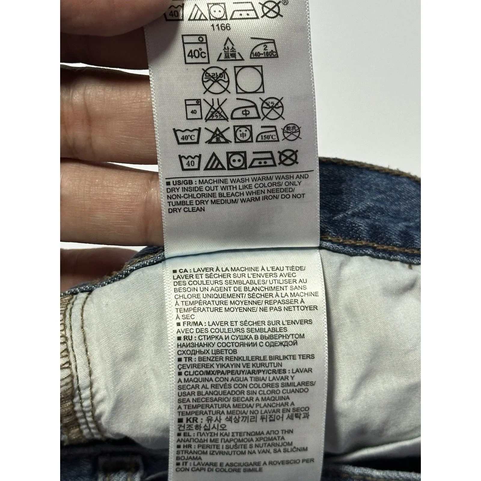 Banana Republic Girlfriend Cropped Distressed Jeans Size 29 - Image 8