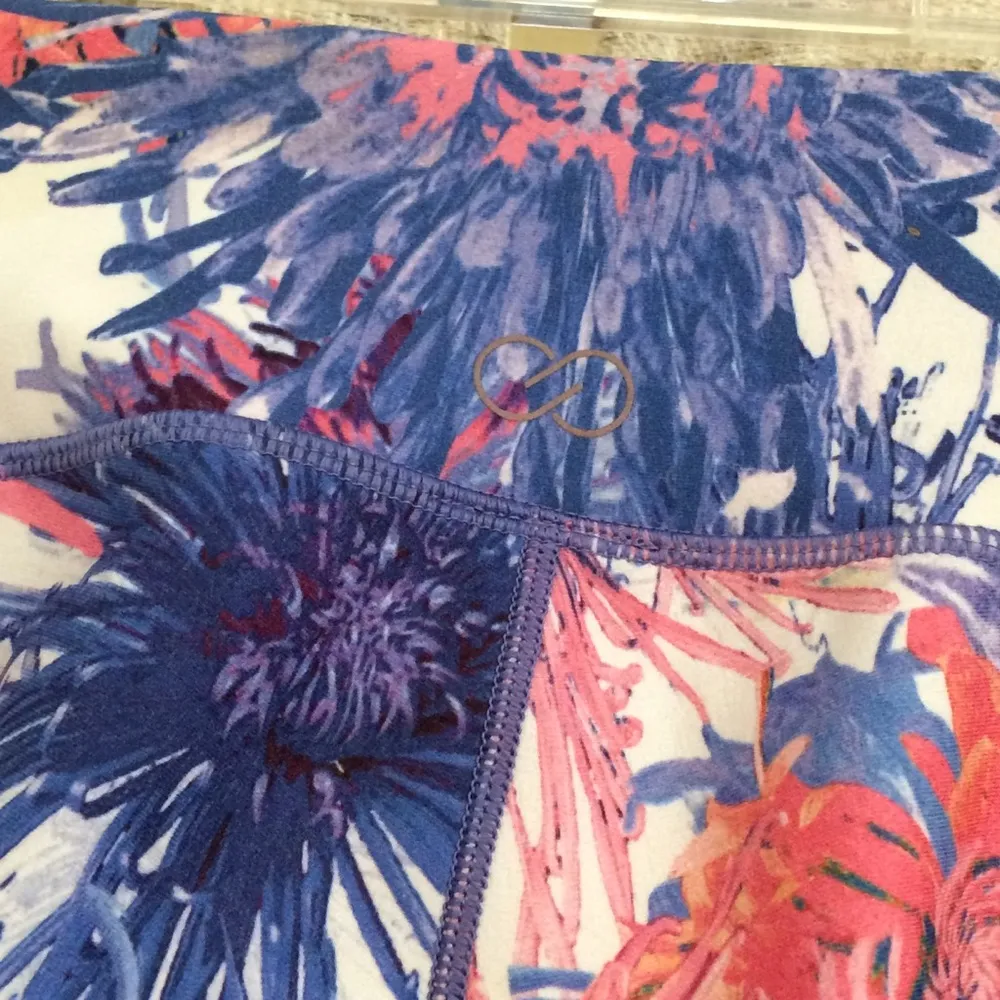 Underwood Floral Cropped Leggings - Image 8