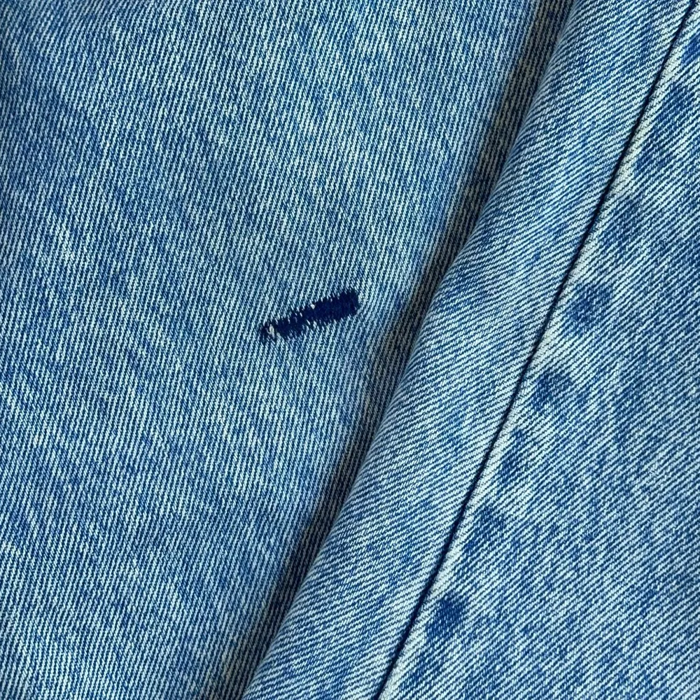 Vintage 80’s 90’s relaxed fit, high-waisted, tapered leg, light wash mom jean - Image 8