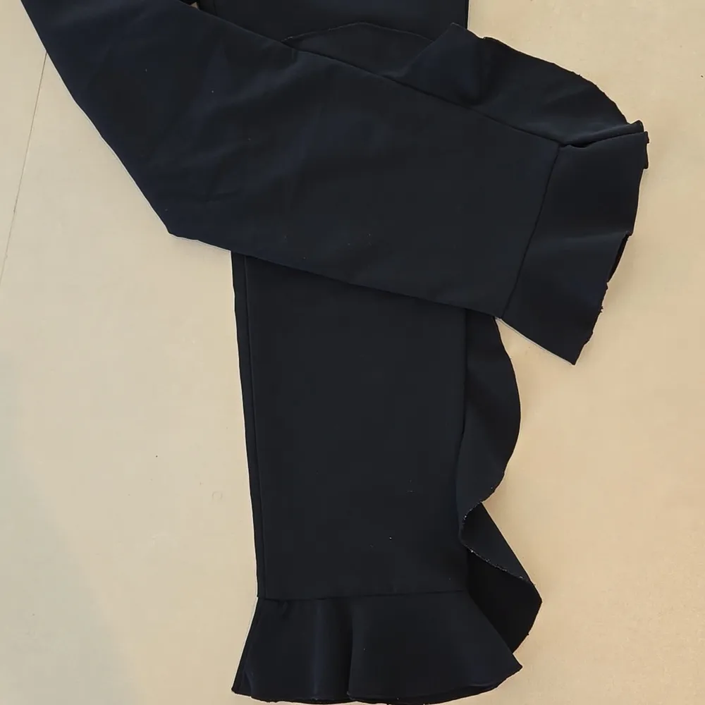 Zara Black Capris Suit Pants With Ruffle Hem - Image 3