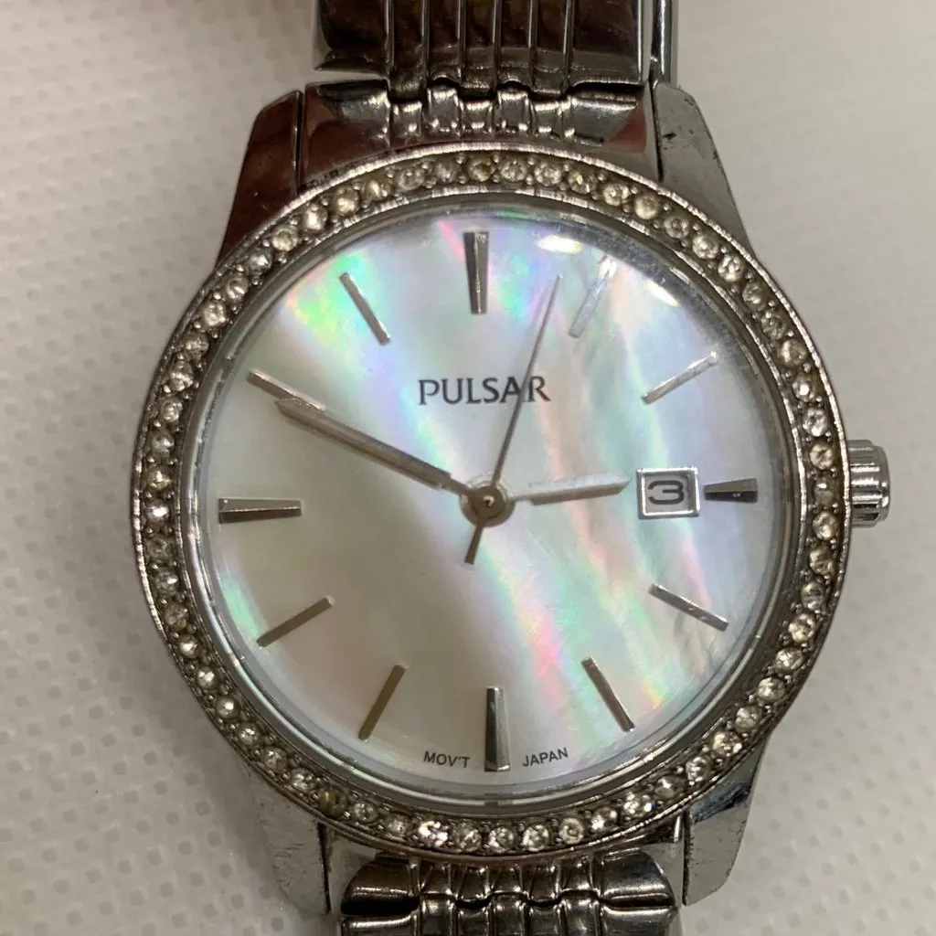 Pulsar women date watch quartz analog silver tone 27mm round size 7.5” running - Image 3
