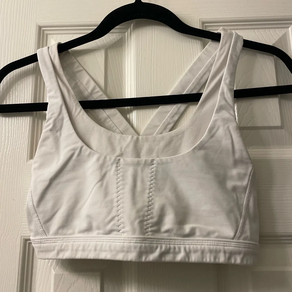 Lululemon Run: Stuff Your Bra II in White - Image 2