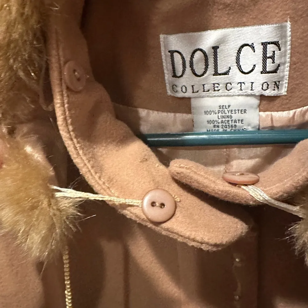 Dolce Collection Faux Fur Trim Coat Women’s dress Coat Embroidered Size Medium Tan - Image 3