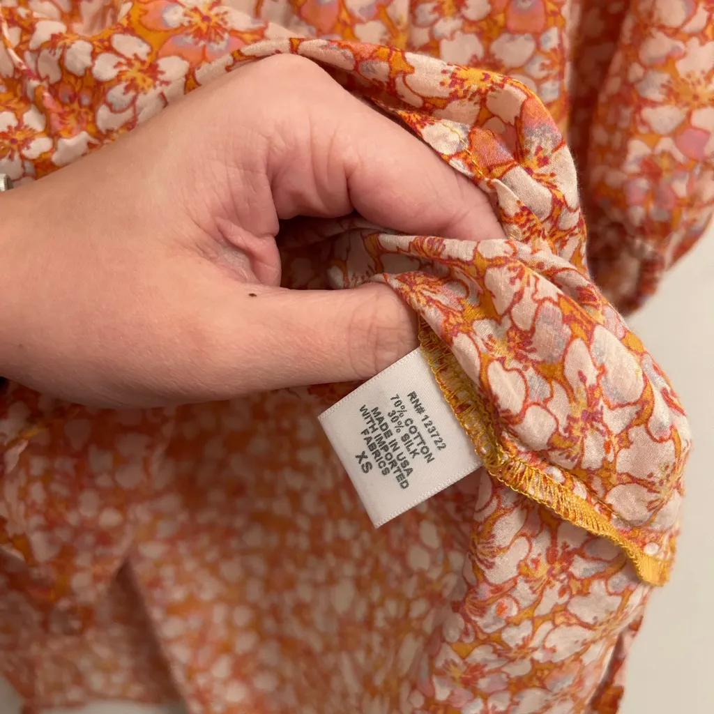 Xirena Joules Short Sleeve Floral Blouse in Marigold Orange size XS Pink - Image 5