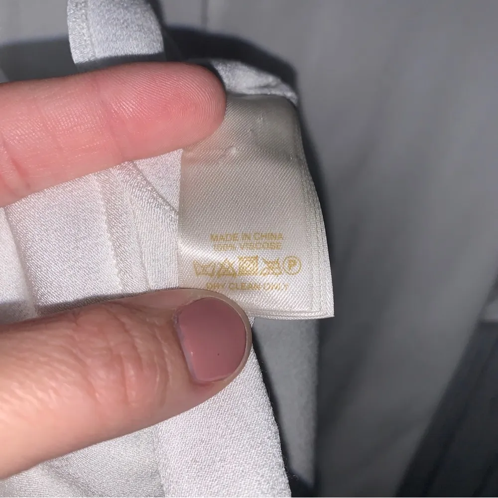 Womens Size S Kate Spade White Ruffle Crepe Blouse EUC - Image 5