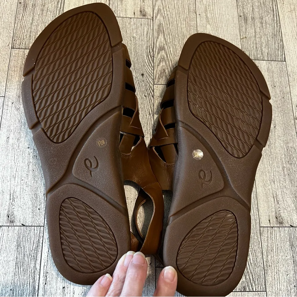 Easy Spirit Maryan Leather Sandals Women's Cognac size 8.5 WIDE Hook Loop - Image 4