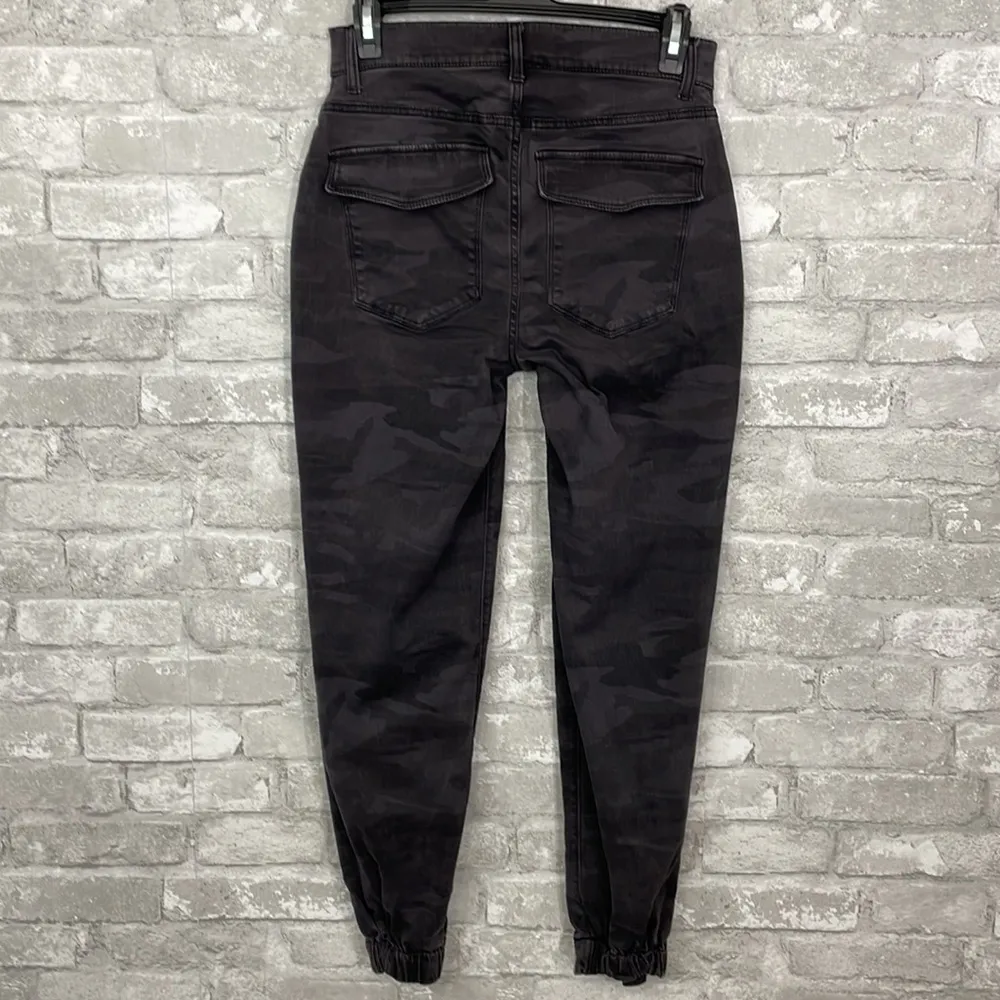 Express Black Camo Cropped Straight Jeans - Image 4