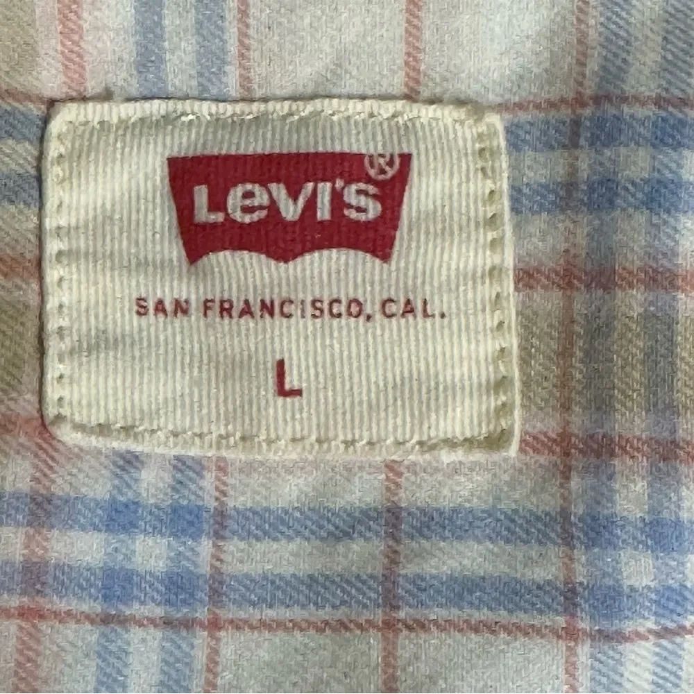 Levi’s Women’s Long Sleeve Button Down Shirt - Image 7