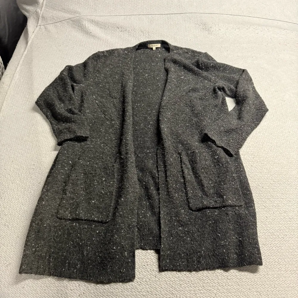 Madewell Donegal Kent Cardigan Sweater in Coziest Yarn in Dark Gray Size Medium - Image 4