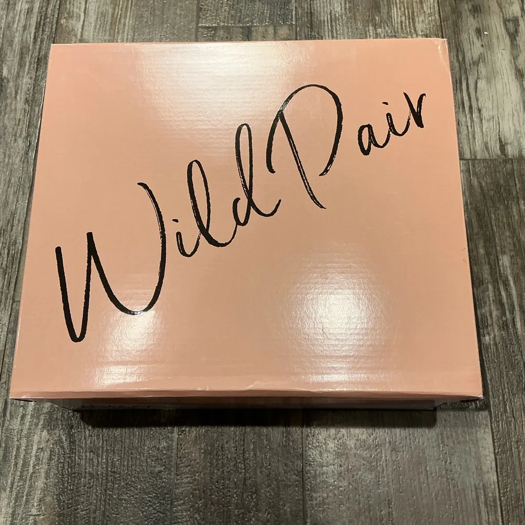 Wild Pair Elegant Cream Knee-High Boots Size 8 - Image 11