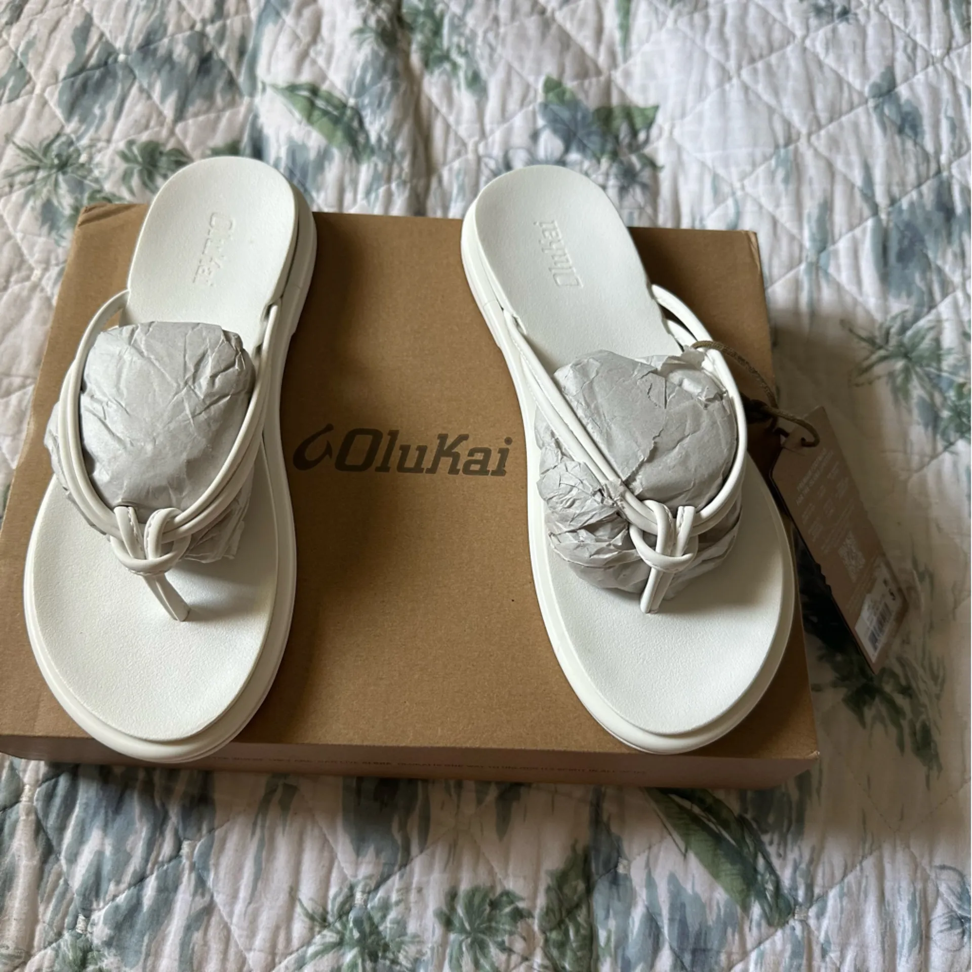 Olukai ‘Aka Sandal Flip Flop Slipper 5 White - Image 3