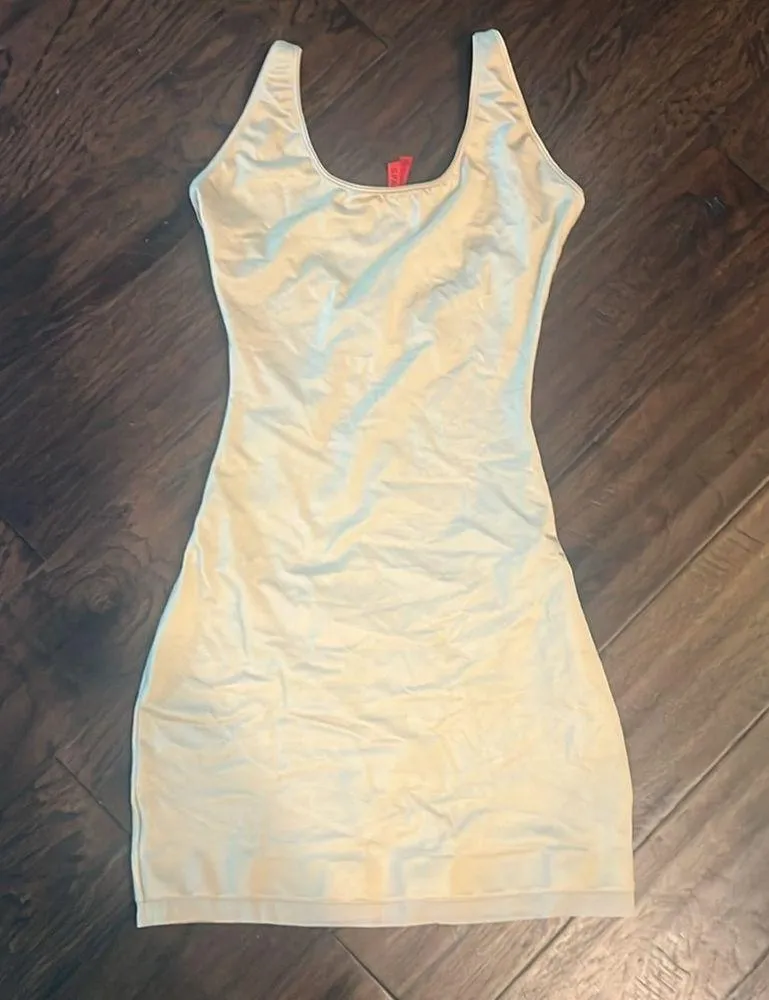 Spanx  Shapewear Slip EUC Medium - Image 3