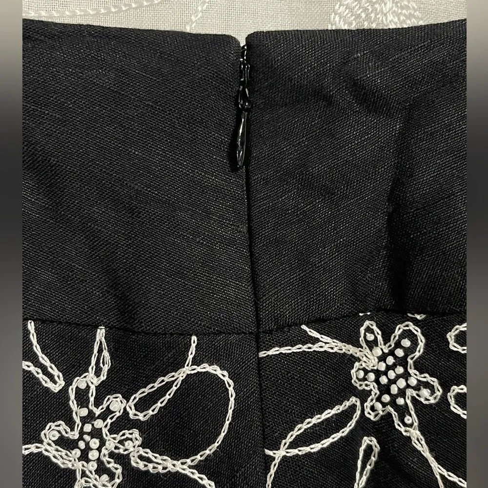 Women’s Tweeds Black Floral Embroidered Faux Pearl A Line Linen Skirt Sz 10 NEW - Image 4