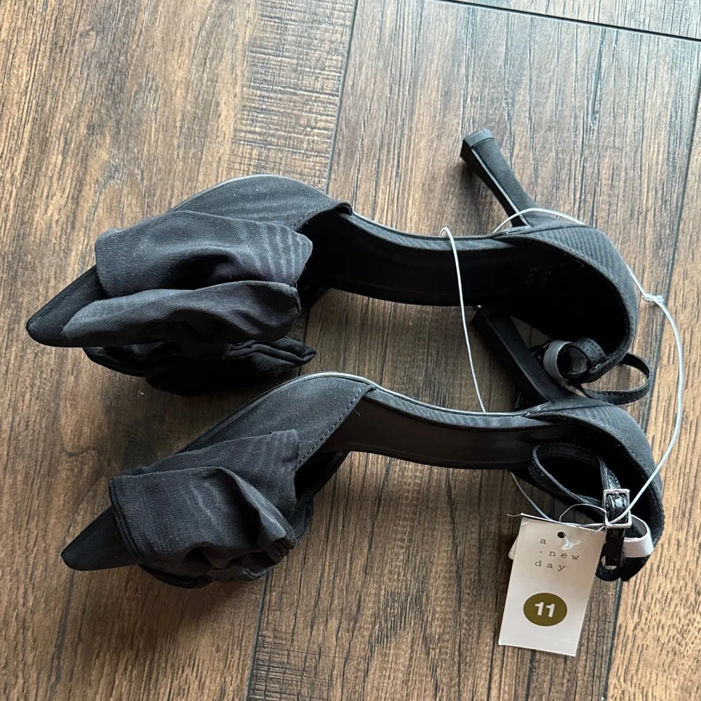 a new day Black Bow Heels size 11 - Image 6