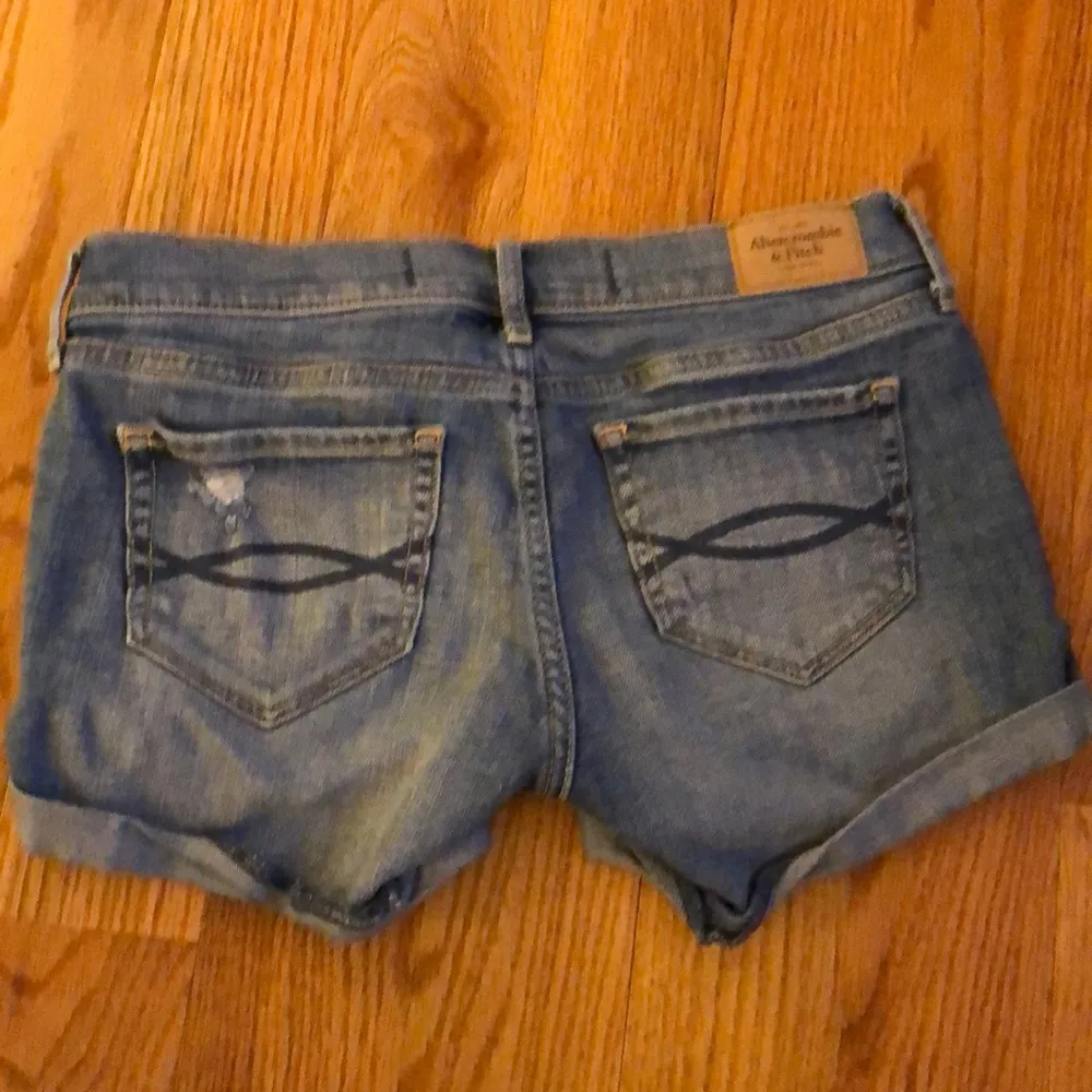 Abercrombie & Fitch Jean shorts size 00 24 - Image 6