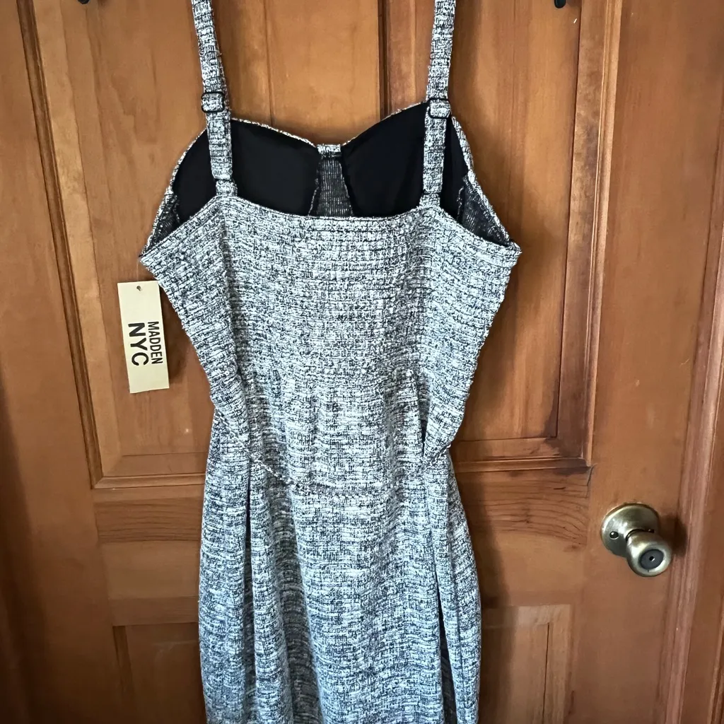 Madden NYC poly/cotten blend fit n’ flair dress with bustier top chain belt Sz L Black Size L - Image 5