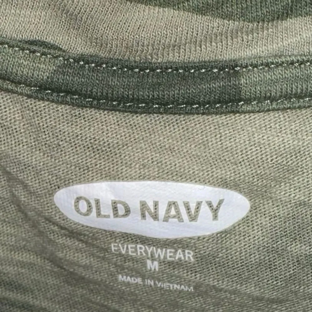 Old Navy Short Sleeve Camo Tee Shirt - Image 3