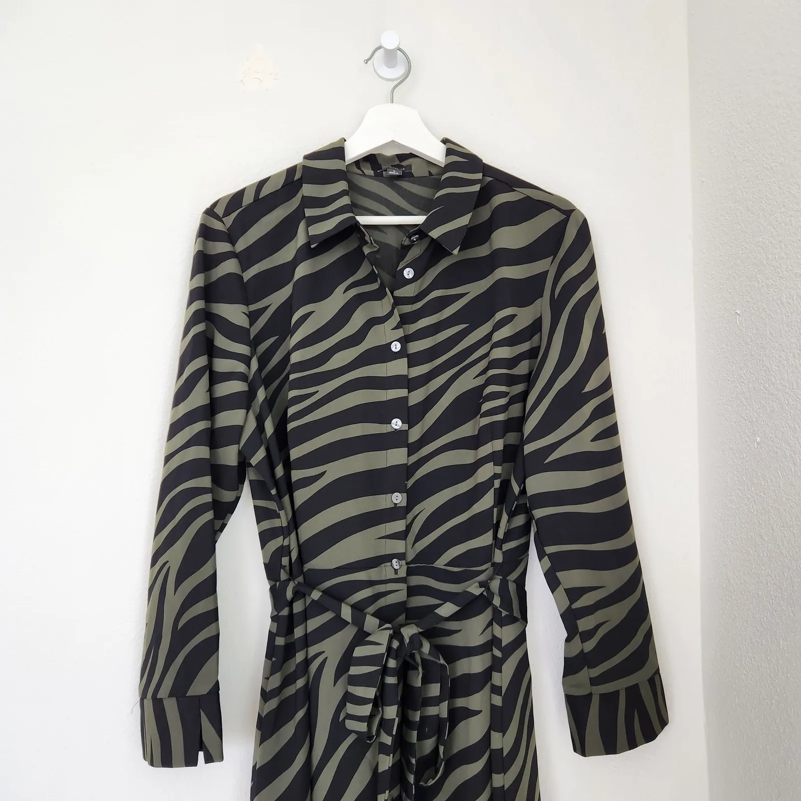 Ann Taylor Factory Green Black Zebra Print Button Front Belted Maxi Shirt Dress - Image 2