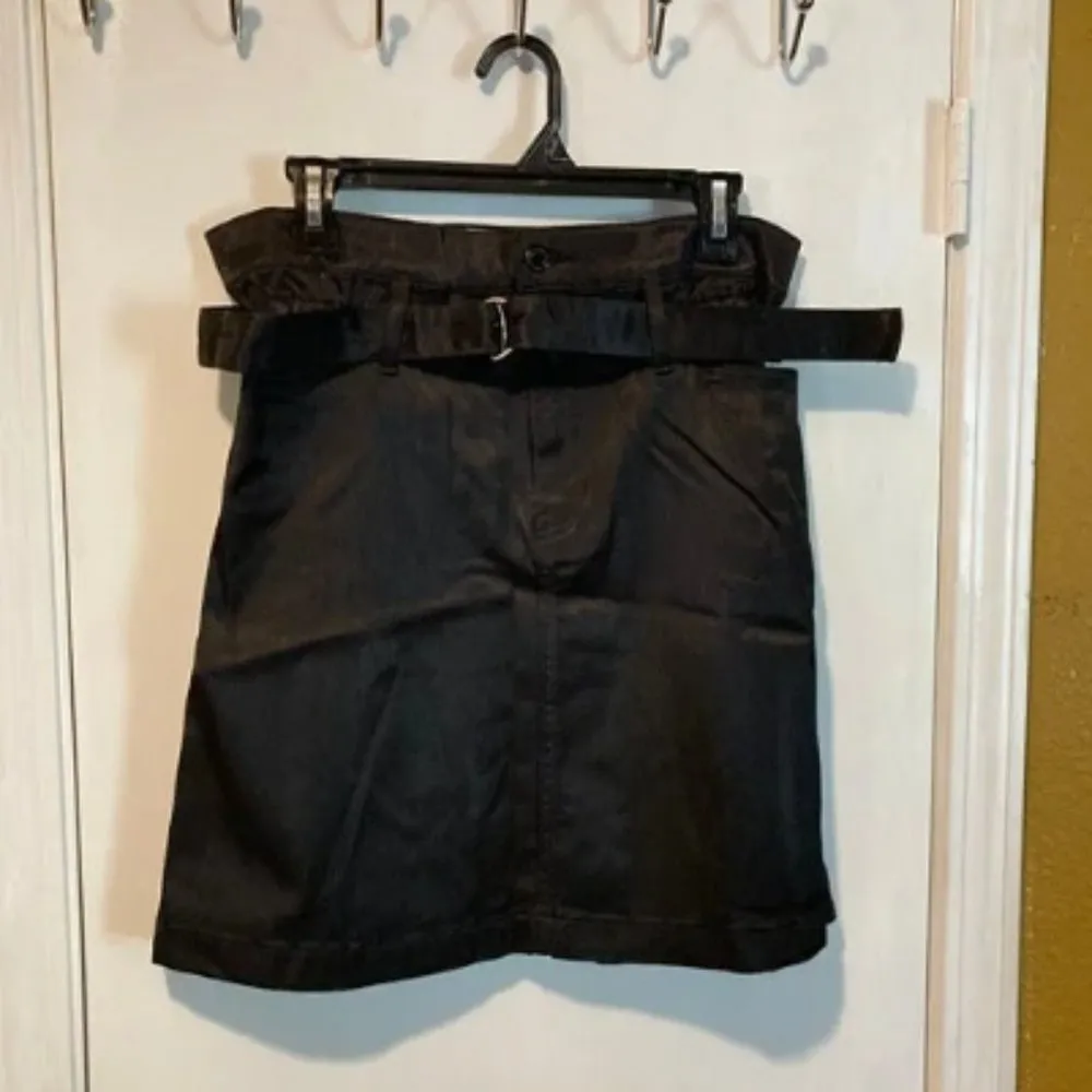 Guess women's size 31 satin belted paper bag high waist four pocketed skirt - Image 2