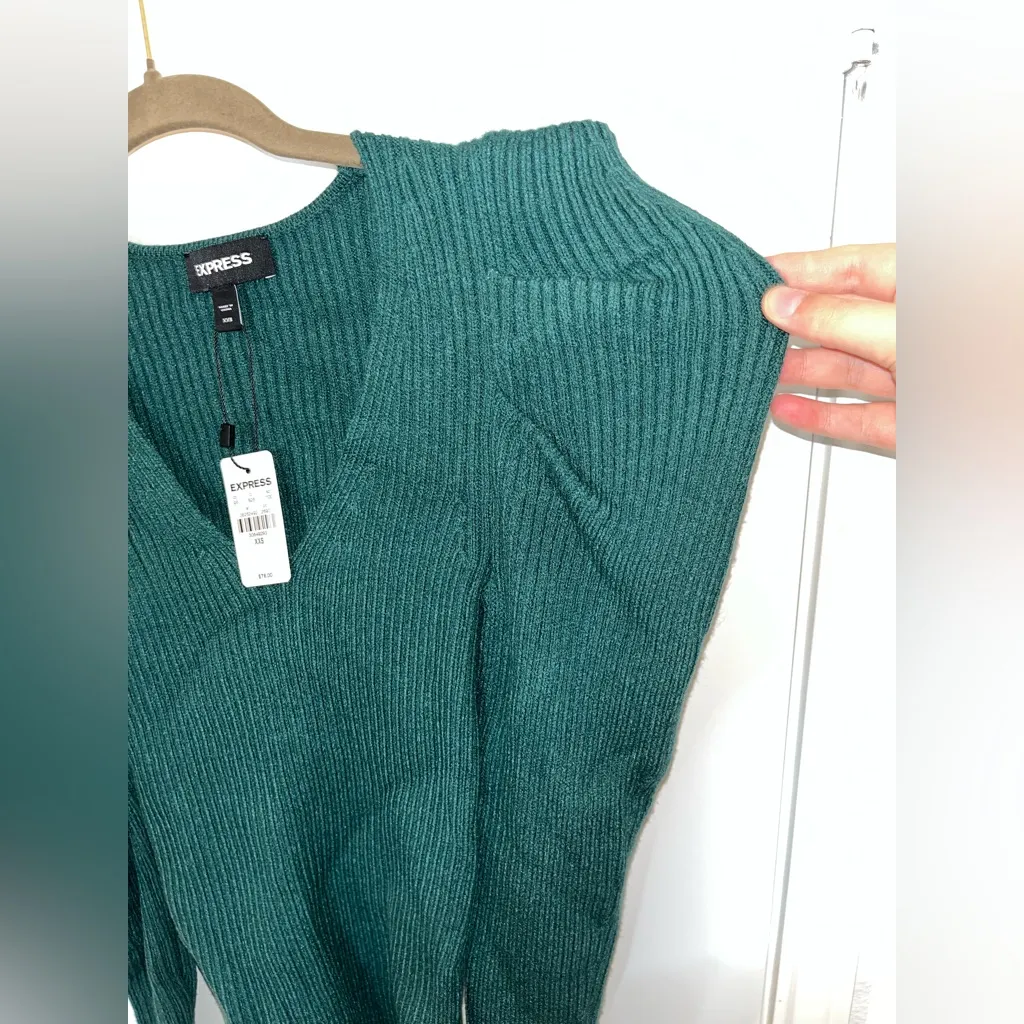 Express NWT Stretch Ribbed Emerald Green Sz XXS V-Neck Long Puff Sleeve Sweater - Image 11