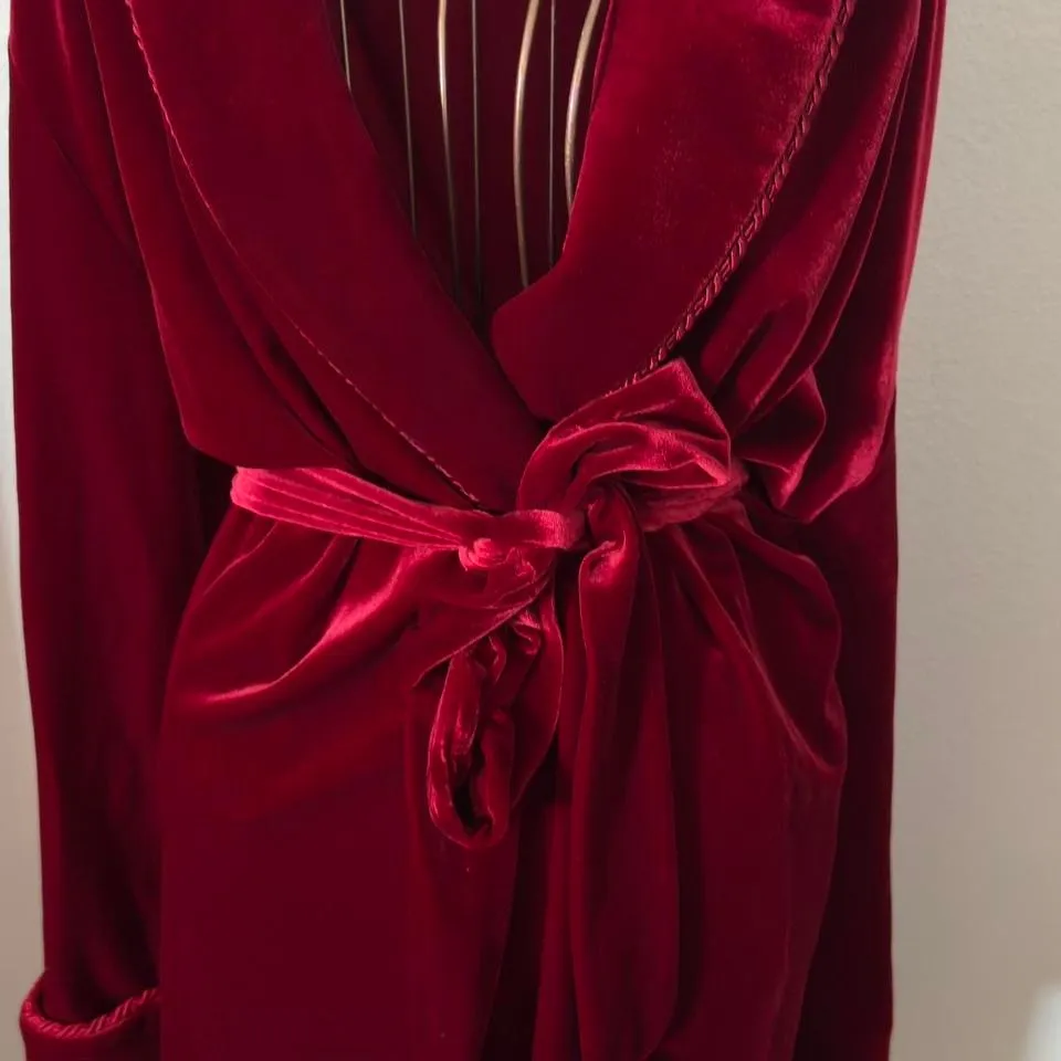 Vintage Burgundy Velvet / Velour Garment — Union Made in Canada (c. 1970s–80s) - Image 2