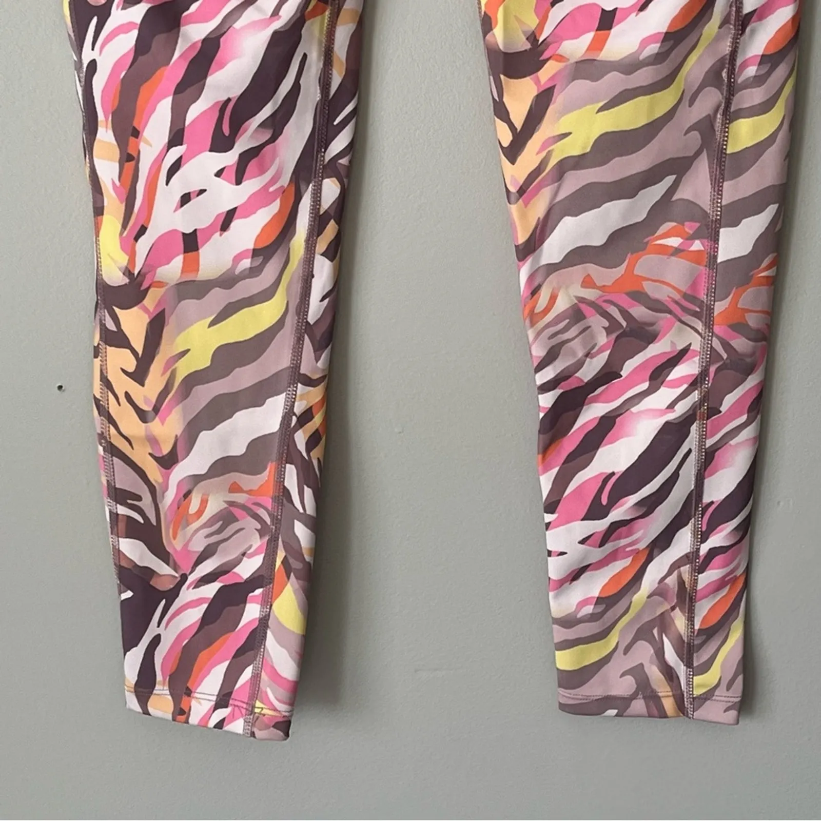 Calvin Klein Performance Stretch Pink and Yellow Patterned Legging Size Small - Image 9